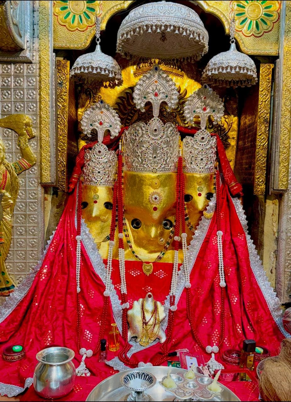 Maa Baglamukhi